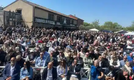 Folla ed entusiasmo per  Vannacci ed il suo Futuro Nazionale