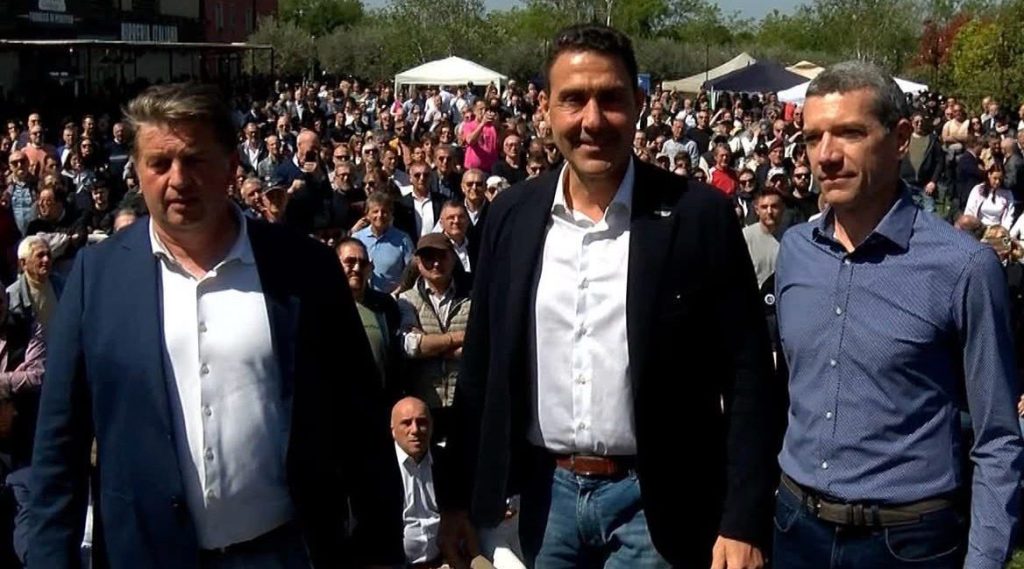 Folla ed entusiasmo per Vannacci ed il suo Futuro Nazionale 5 PHOTO 2026 04 11 19 49 51