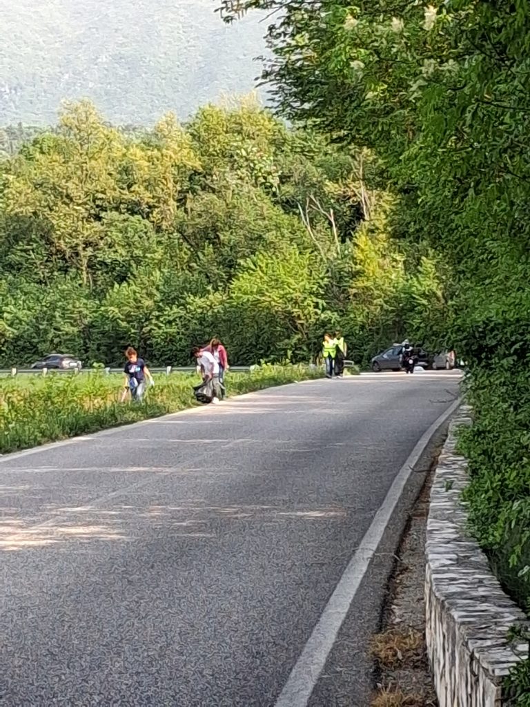 Plastic Free. 43 volontari fanno pulizia a Caprino 1 RACCOLTA