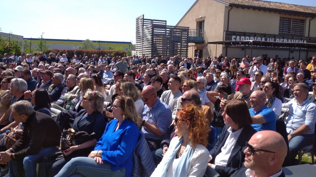 Folla ed entusiasmo per Vannacci ed il suo Futuro Nazionale 2 Vannacci a San Martino Buon Albergo. 17