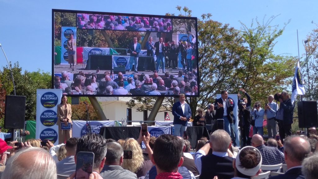 Folla ed entusiasmo per Vannacci ed il suo Futuro Nazionale 4 Vannacci a San Martino Buon Albergo. 23