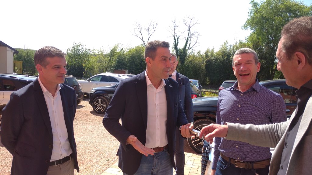 Folla ed entusiasmo per Vannacci ed il suo Futuro Nazionale 1 Vannacci a San Martino Buon Albergo. 3