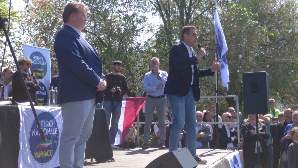 Folla ed entusiasmo per Vannacci ed il suo Futuro Nazionale 3 Vannacci a San Martino Buon Albergo. 34