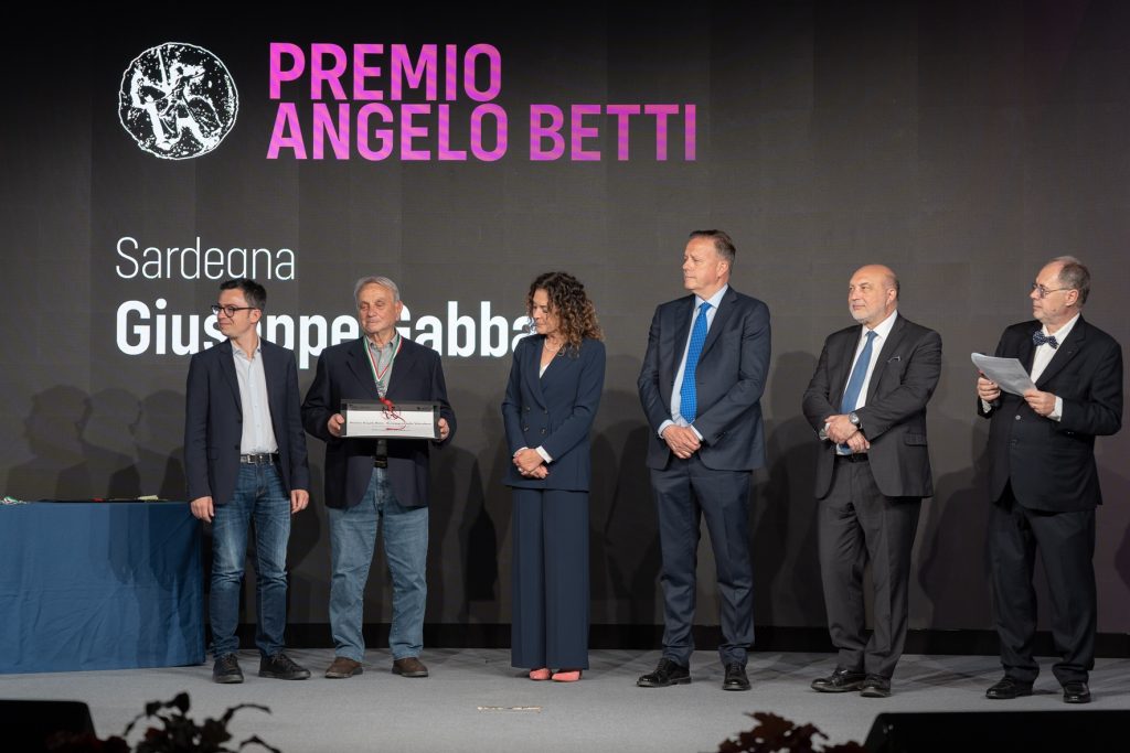 I territori al centro, premiati i benemeriti del vino italiano 2 I territori al centro, premiati i benemeriti del vino italiano