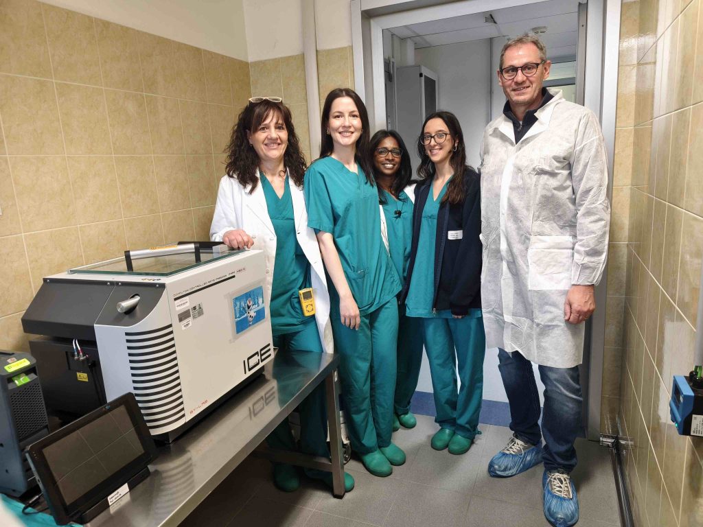 Centro cellule staminali, da ADOCES donazione da 71mila euro 1 lequipe con Ice Cube per il congelamento