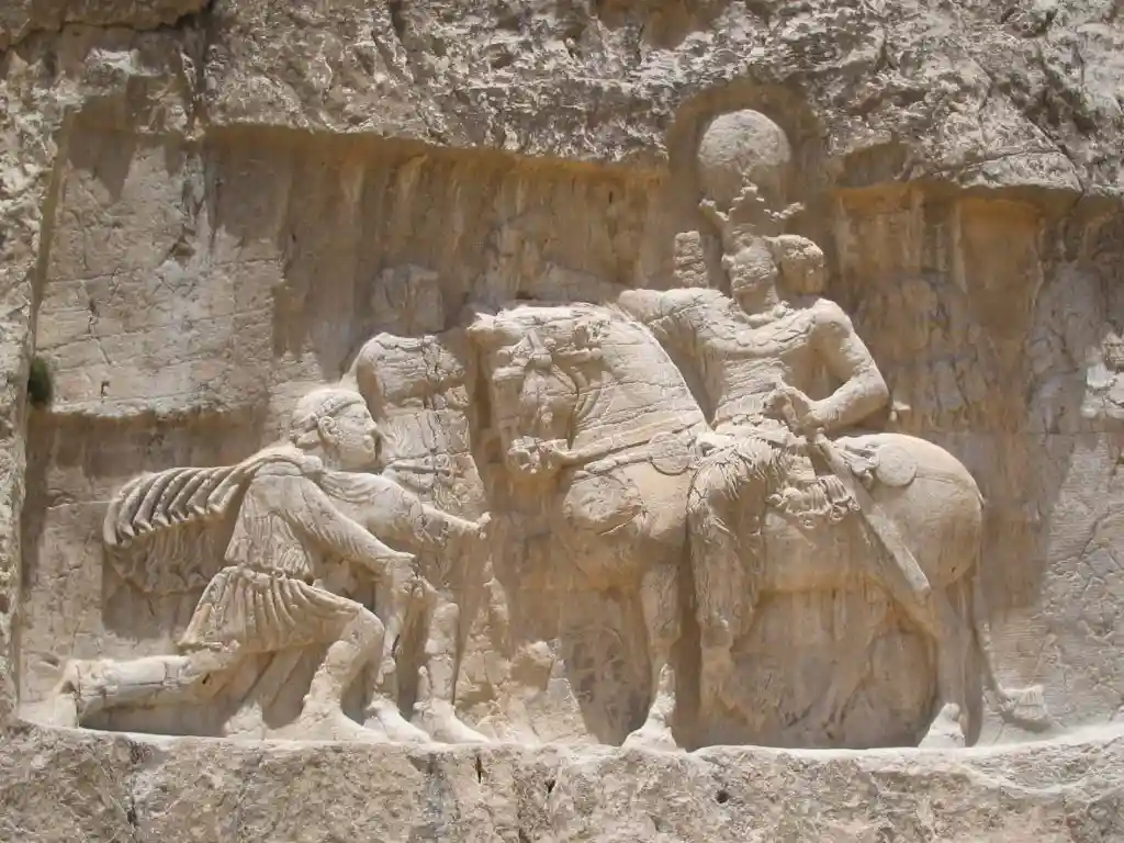 Il ministero degli Esteri iraniano nomina un imperatore morto a Verona. 1 Bas relief nagsh e rostam al