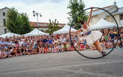 Castelnuovo diventa un palcoscenico a cielo aperto: “Attraverso 2026 – Circus”