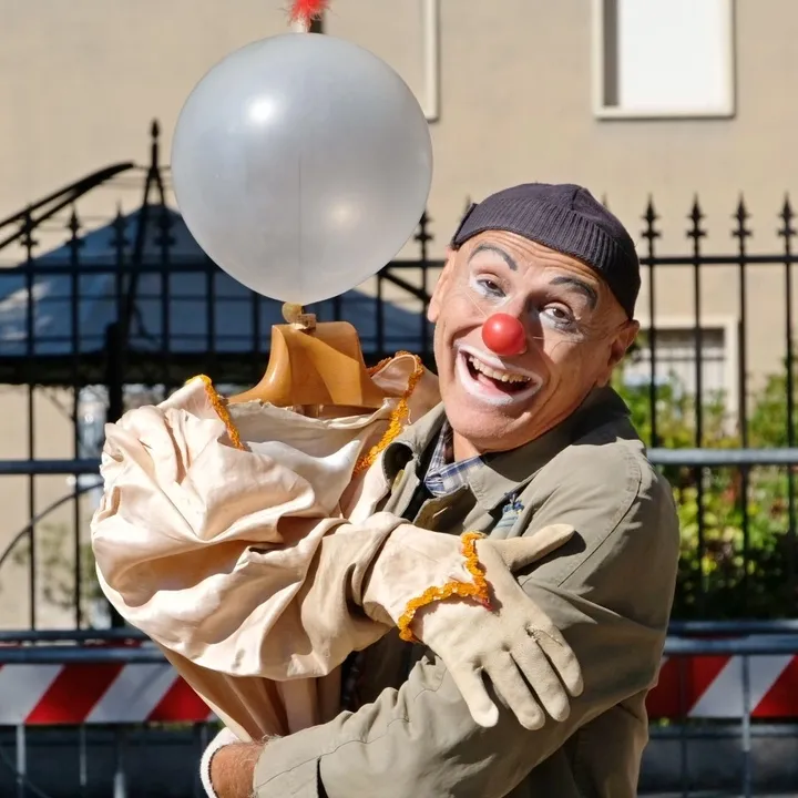 Castelnuovo diventa un palcoscenico a cielo aperto: “Attraverso 2026 - Circus” 2 Dadde Visconti 1