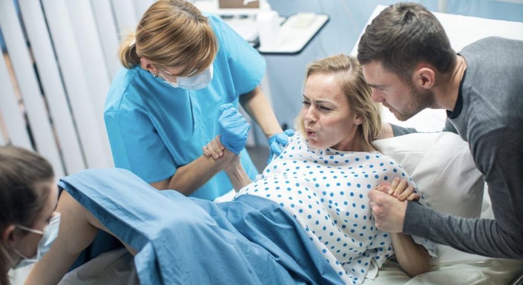 Ostetriche, porte aperte per capire davvero cosa succede prima di nascere. 2 Ostetriche, porte aperte per capire davvero cosa succede prima di nascere.