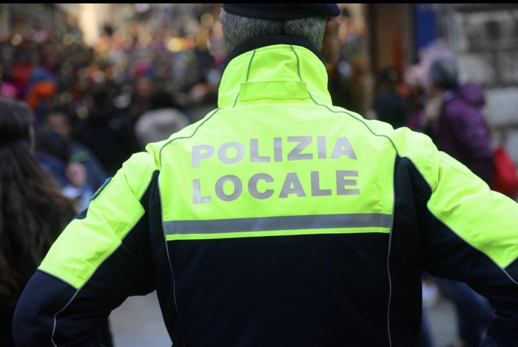 Divise DPI, la UIL FP: “Non paghino i lavoratori” 3 Divise DPI, la UIL FP: “Non paghino i lavoratori”