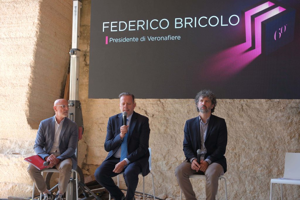 60° Marmomac. La pietra naturale guarda al futuro tra design e sostenibilità 2 SEMENZIN BRICOLO TOMMASI Marmomac 2026 EnneviFoto FILH0868