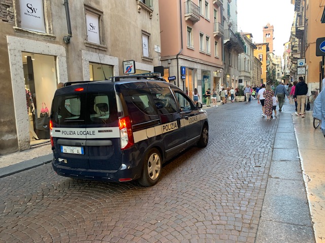 Monopattino. Dal 16 obbligo di targa e assicurazione 4 VIGILI