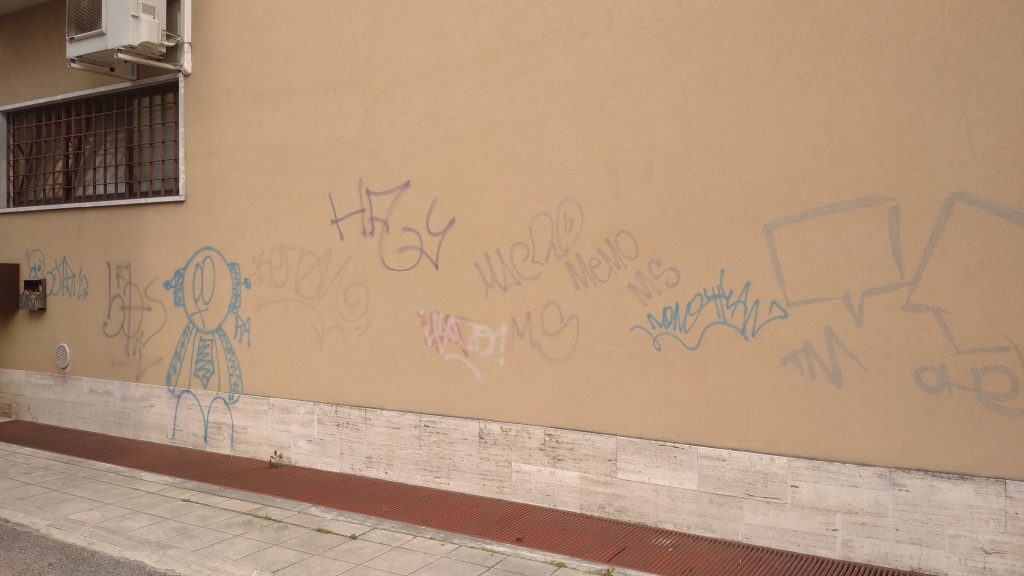 Il marchese Spolverini afflitto per il degrado del suo viale 4 Viale Spolverini. 5