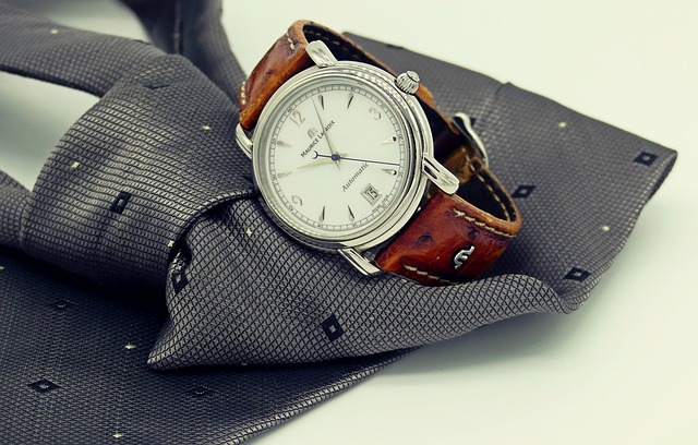 La vera storia della cravatta, che non fu inventata dai croati 3 cocoparisienne wrist watch 2159351 640