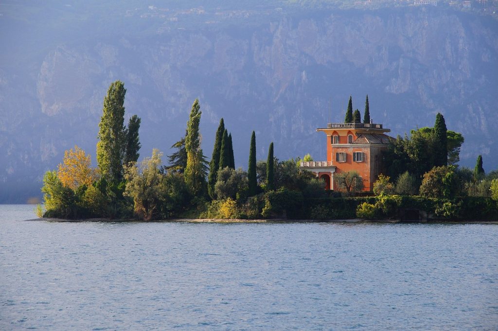 Lago. Turismo in crescita, viabilità al collasso 3 garda 469500 1280