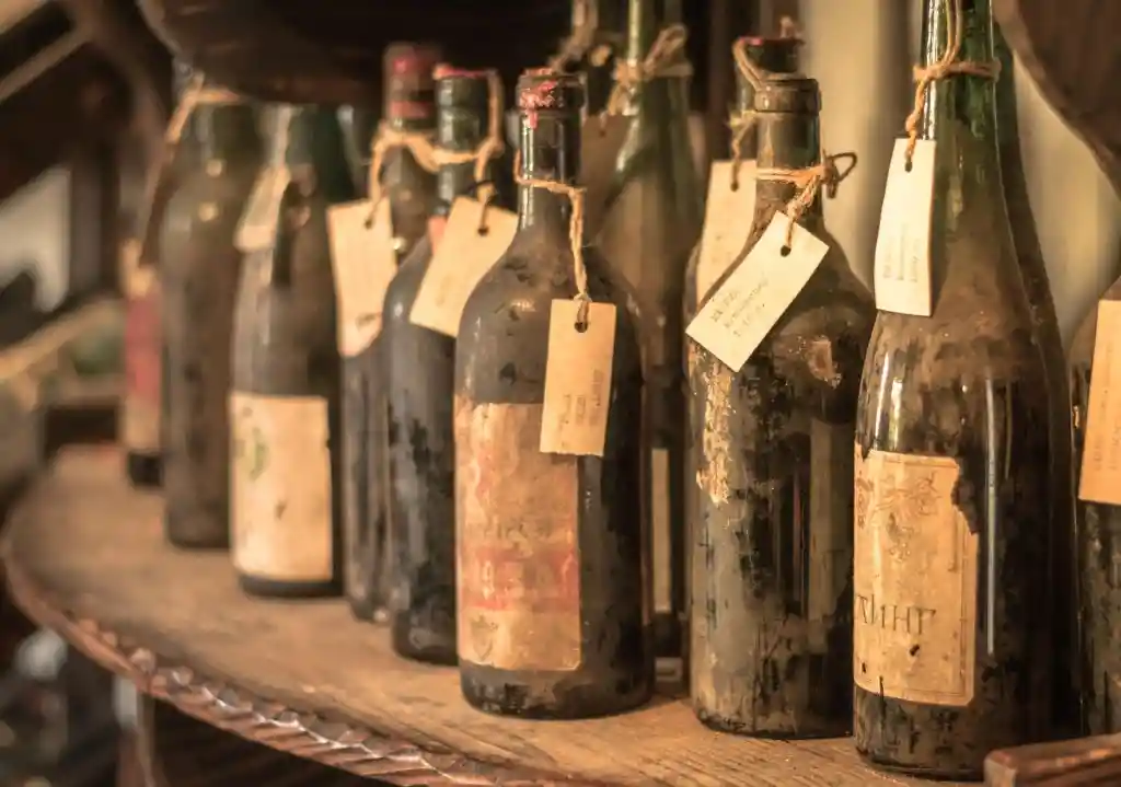La cantina segreta dei vini di Stalin verrà messa all’asta a Tbilisi, in Georgia 2 hunt on photos studio wine 4963893 1920
