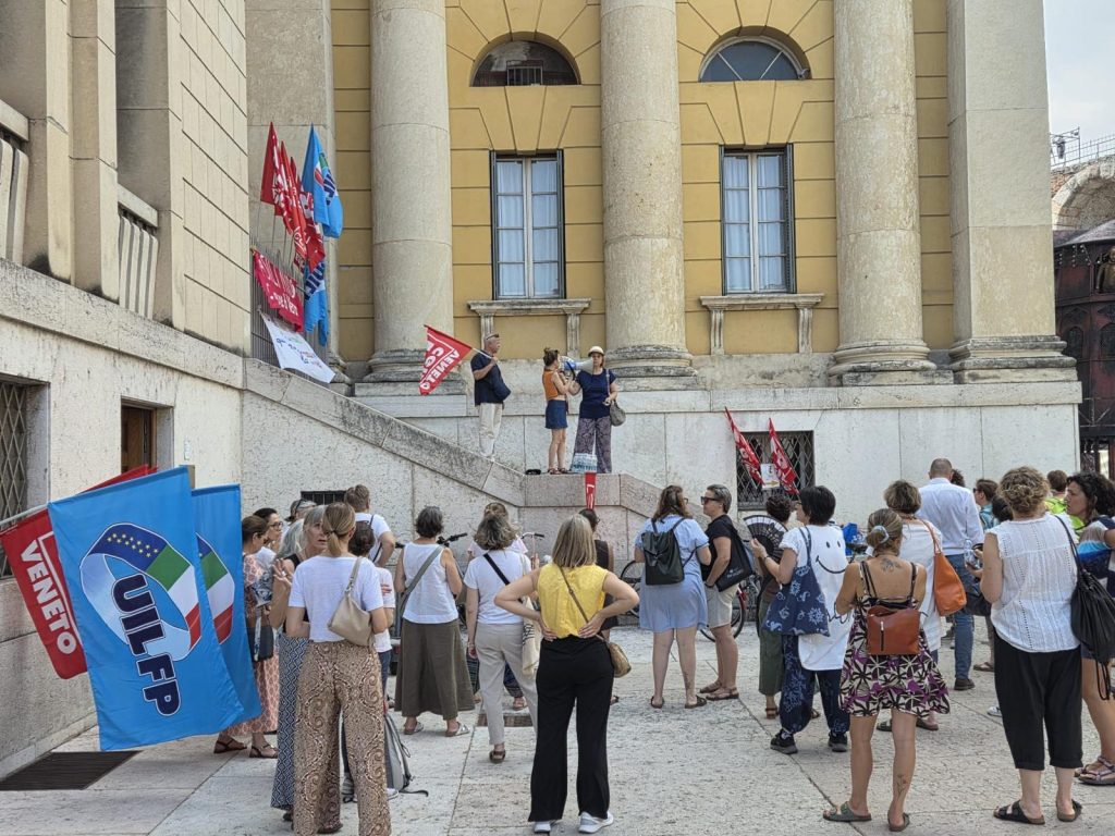 Zerosei, i sindacati in piazza 2 Zerosei, i sindacati in piazza