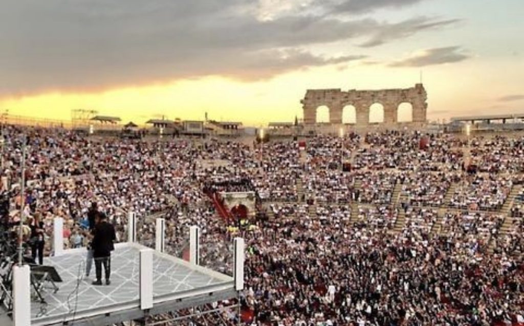 Arena, la lirica esce dall’anfiteatro 1 Arena, la lirica esce dall’anfiteatro