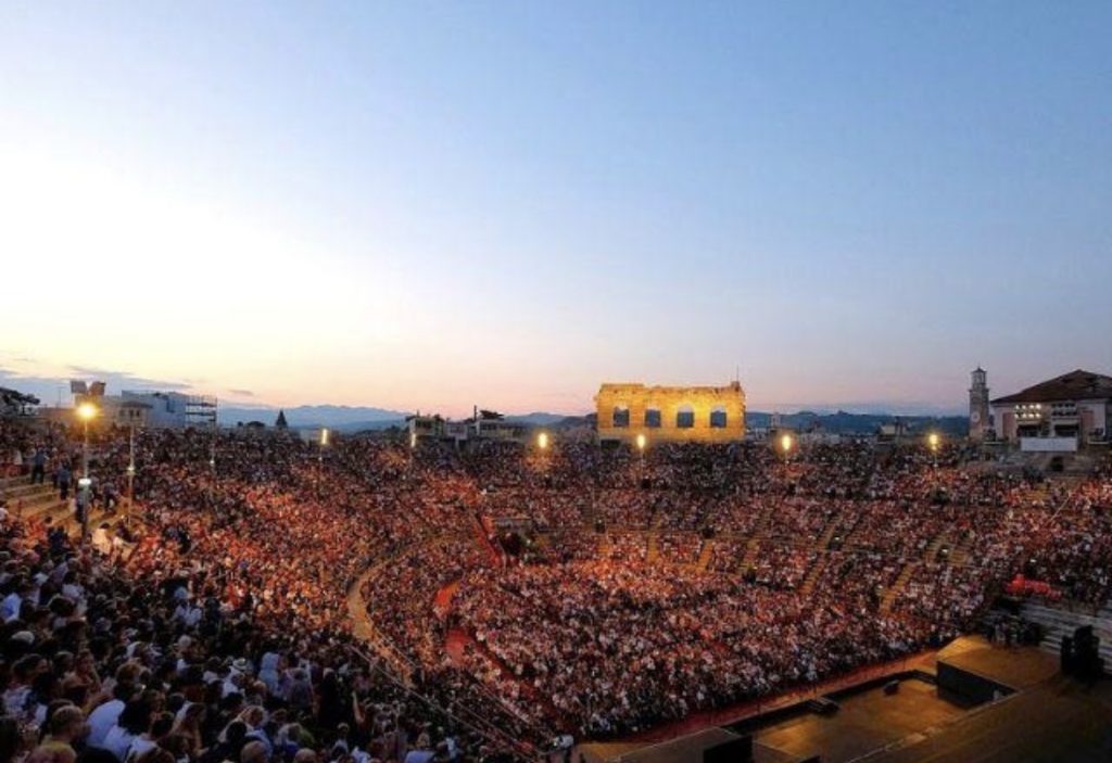 Arena, la lirica esce dall’anfiteatro 2 Arena, la lirica esce dall’anfiteatro