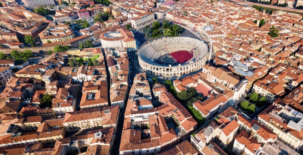 Arena, la lirica esce dall’anfiteatro 3 Arena, la lirica esce dall’anfiteatro