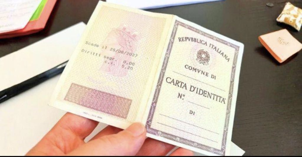 Carte d’identità, i Comuni: «Proroga che crea confusione» 1 Carte d’identità, i Comuni: «Proroga che crea confusione»
