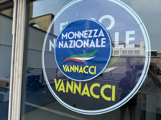 Sfregio alla sede di Futuro Nazionale 1 IMG 8154