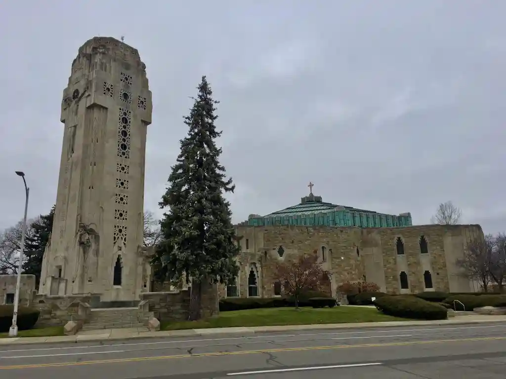 Padre Charles Edward Coughlin. Un influencer che ebbe decine di milioni di ascoltatori 1 National Shrine of the Little Flower Royal Oak Michigan 20201213 04