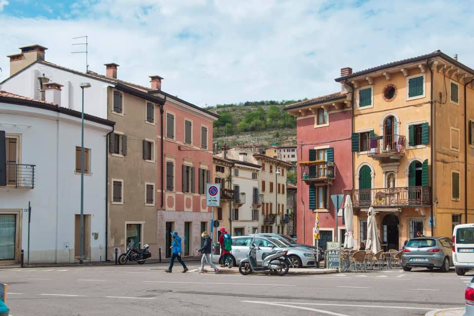 Paratodos ai giardini di Quinzano: 'provocazione verso i residenti' 1 quinzano