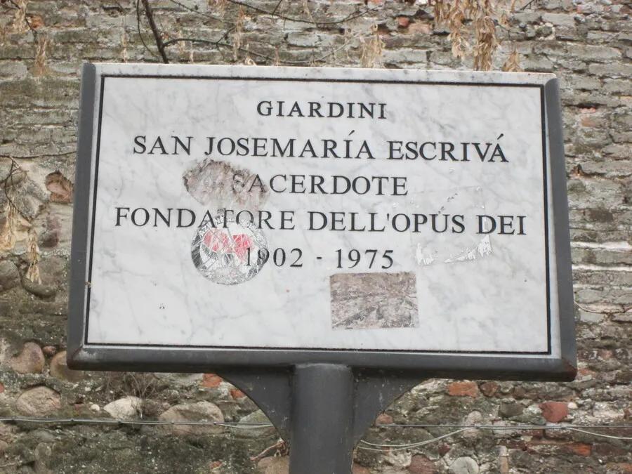 Degrado ai giardini San Josémaria Escrivá 2 Giardini Josemaria Escriva
