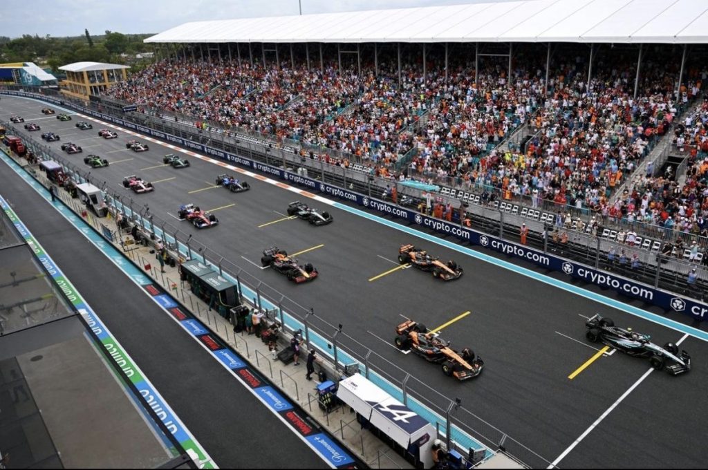 L’ultimo giro di Senna rivive sul palco 2 L’ultimo giro di Senna rivive sul palco