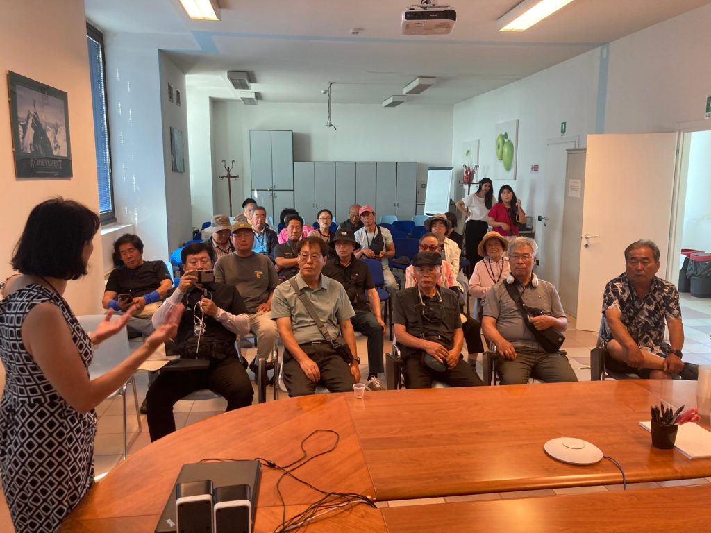 23 aziende coreane a Verona per visitare la coltura delle mele 1 La delegazione coreana nella sede di Confagricoltura Verona