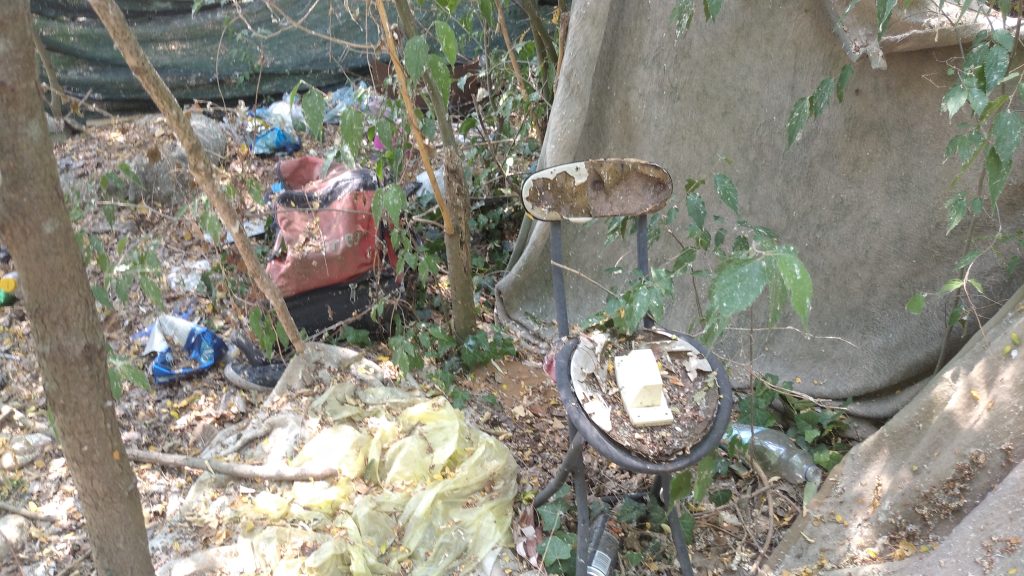 Le Grazie. Allarme inquinante d’un ex bivacco di disperati 3 Strada Le Grazie2. 6