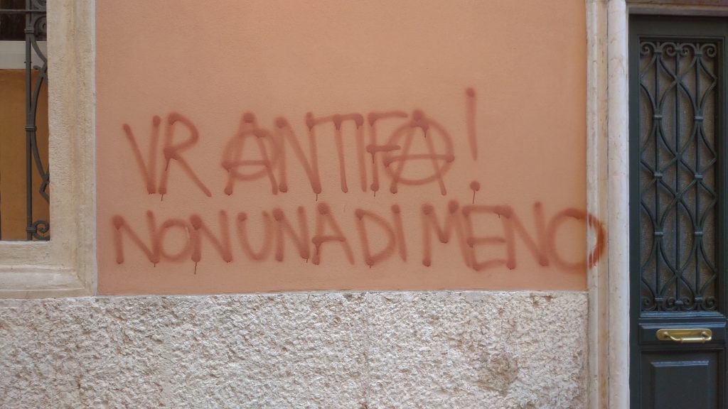 L’agonia di vicolo Miracoli alla mercé dei nuovi barbari 1 Vicolo Miracoli. 2