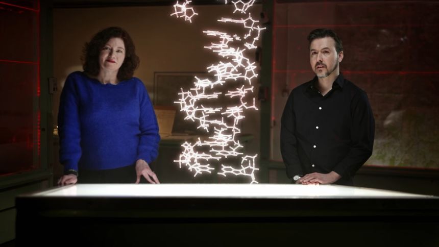 Del pericolo di usare la genetica per spiegare la storia 1 04 dr alex j kay and prof turi king with dna credit blink films