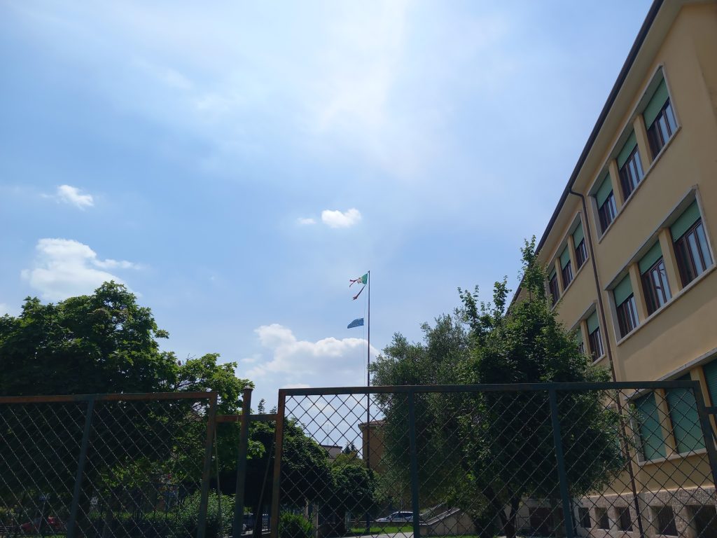 La bandiera nazionale non è uno straccio 1 20250525 140031