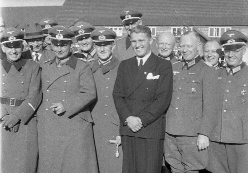 Wernher von Braun e i grandi della fantascienza 2 Bundesarchiv Bild 146 1978 Anh.030 02 Peenemunde Dornberger Olbricht Brandt v. Braun