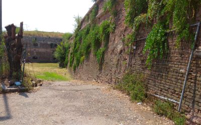 Porta Vescovo. Persiste una fumeria di crack a ridosso delle mura magistrali