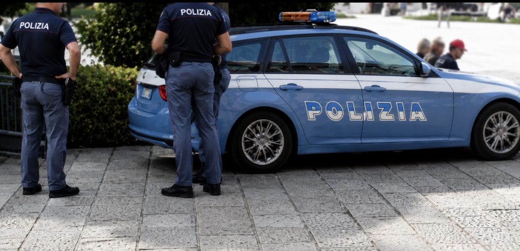 Controlli anti degrado, quattro denunciati per l’occupazione di un immobile 2 Controlli anti degrado, quattro denunciati per l’occupazione di un immobile