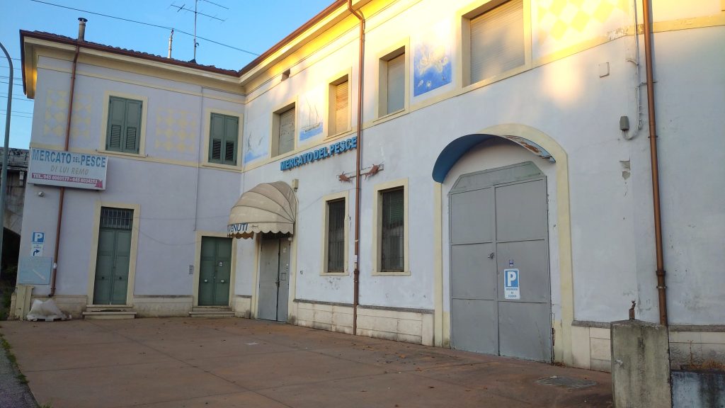 Basso Acquar. Chiusi i vecchi esercizi arriva vincente il sushi 4 Mercato del pesce. 3