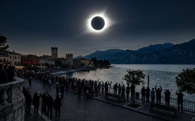 Il Sole si oscura sul Garda, l’eclissi regala uno spettacolo al tramonto