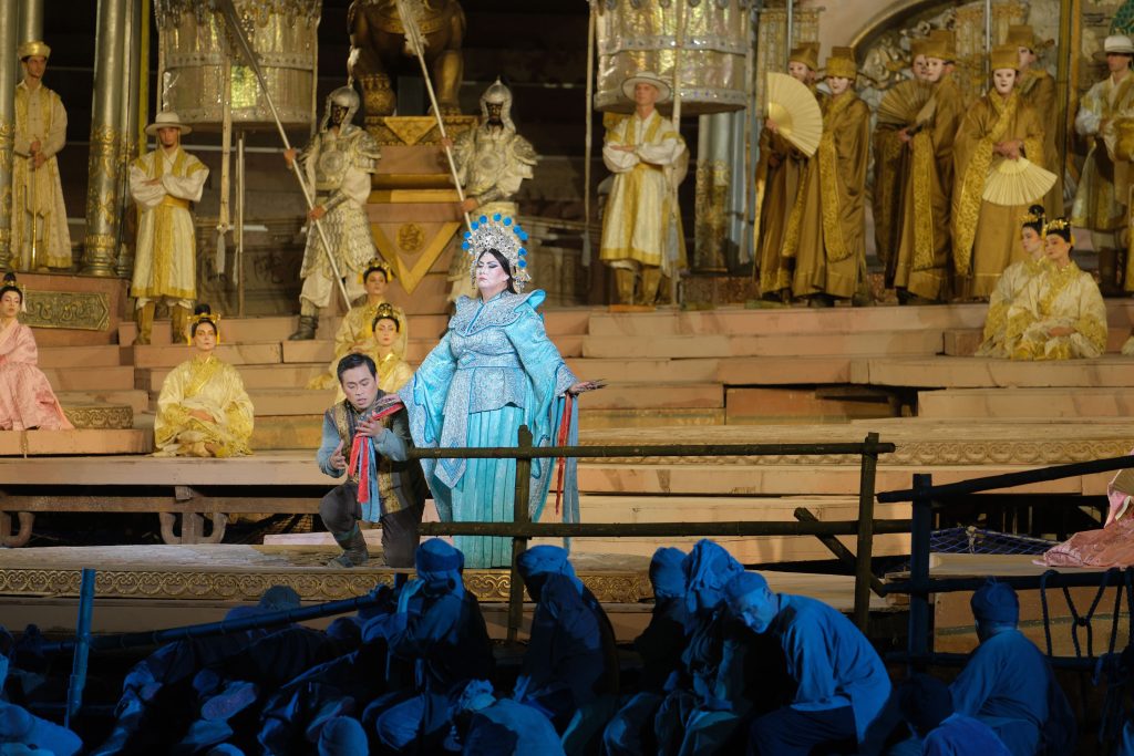 Turandot: la favola di Gozzi e la musica di Puccini conquistano il pubblico areniano 2 Turandot 070826 EnneviFoto 200