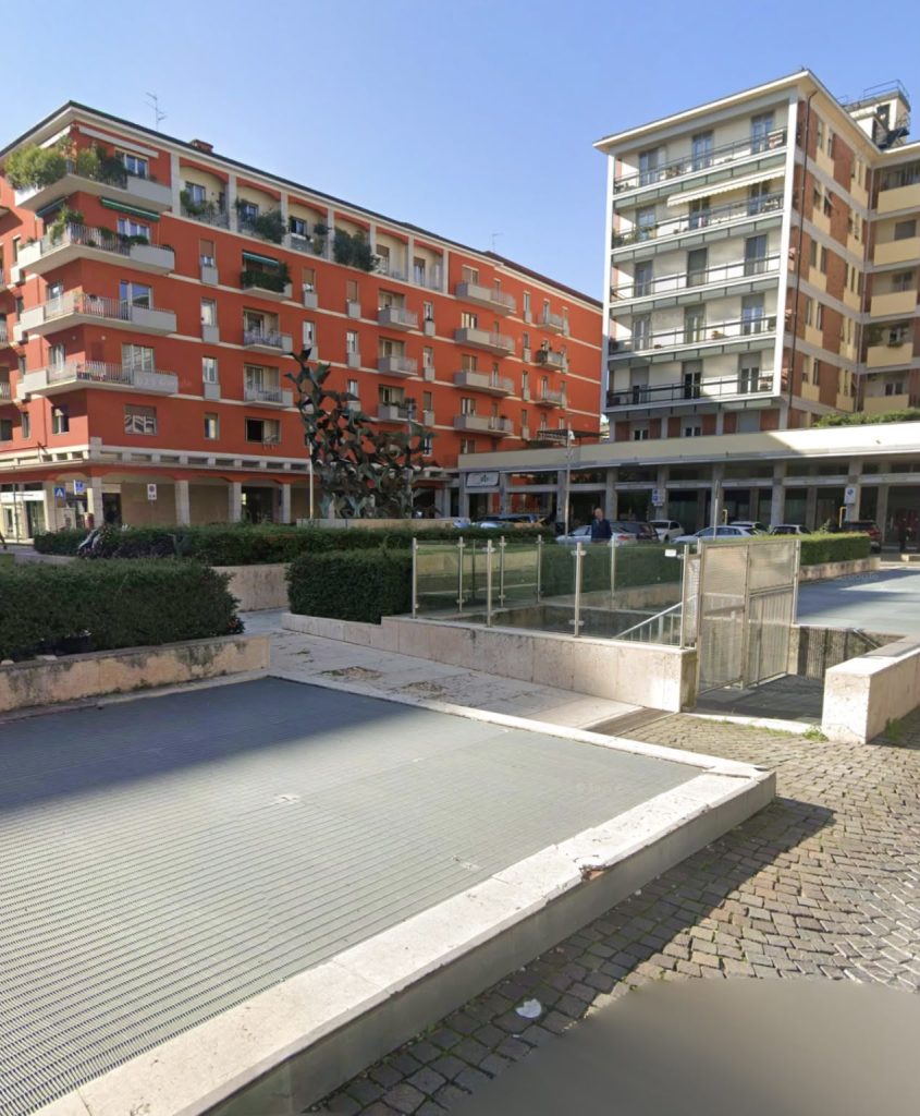 Piazza Simoni: prima del restyling eliminare il degrado 2 WhatsApp Image 2026 08 03 at 19.24.52
