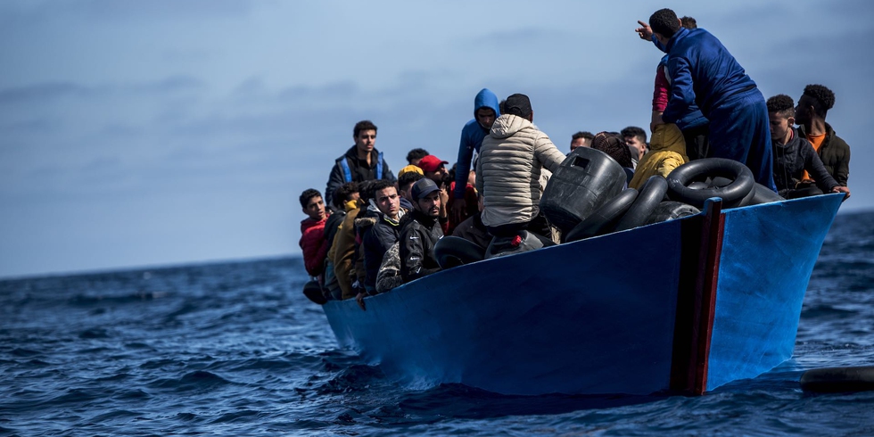 Dal debito pubblico a Ceuta: sostituzione etnica per l’Europa? 4 barca immigrati mediterraneo 1171096427