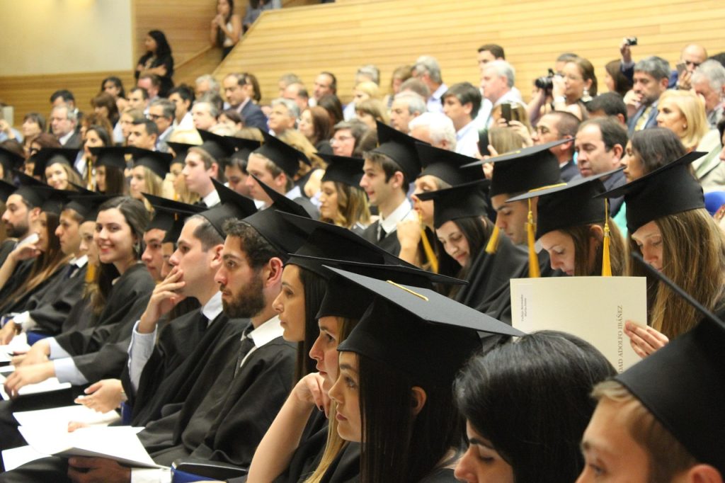 Fuga dei cervelli? Non proprio 1 college students 3990783 1280