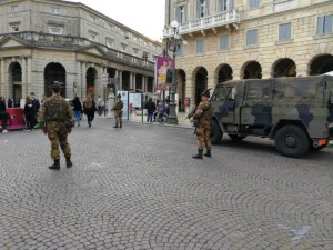 L’Esercito Italiano e l’Operazione Strade Sicure 3 pattuglia dellesercito in servizio presso il centro di verona 4 3771153346