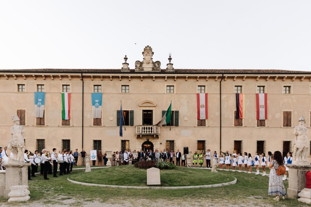 Due Povegliano, una sola comunità: firmato il patto che apre la strada al gemellaggio tra Povegliano Veronese e Povegliano (TV) 1 2026 09 04 20 43 22