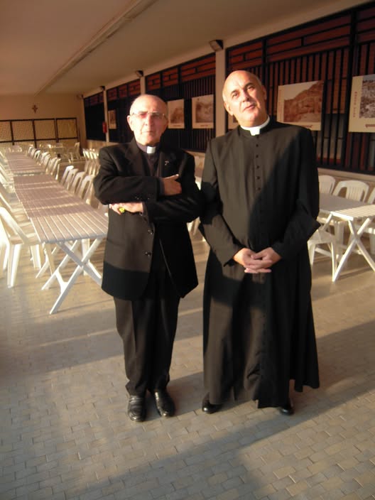 Due anni fa moriva mons. Todeschini, fondatore di RadioPace e TelePace 3 DMons. Guido Todeschini accanto a Claudio Beccalossi che lo impersona nel film Il piccolo vescovo