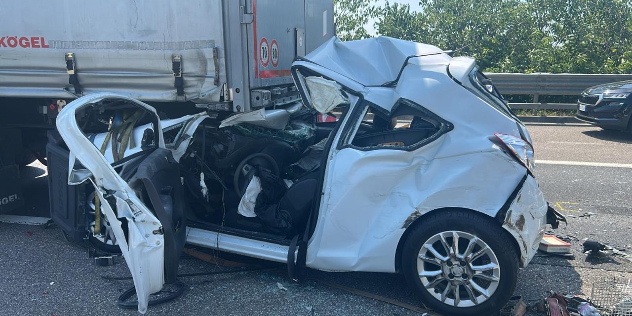 Incidente in tangenziale sud. Coinvolti 7 veicoli
