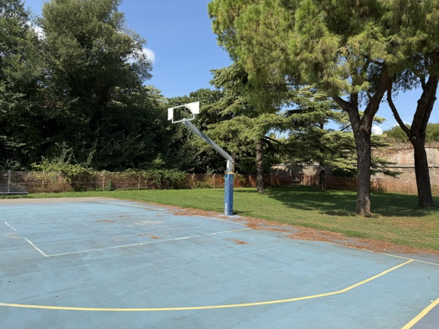 Degrado ai campetti di basket di via Porta Catena 1 IMG 8354