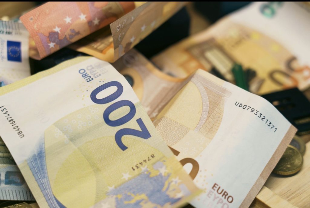 Cento euro al mese, ma il debito resta 2 Foto di un trattamento di medicina estetica